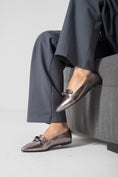 Load image into Gallery viewer, Metallic Snake Flats-oxidi
