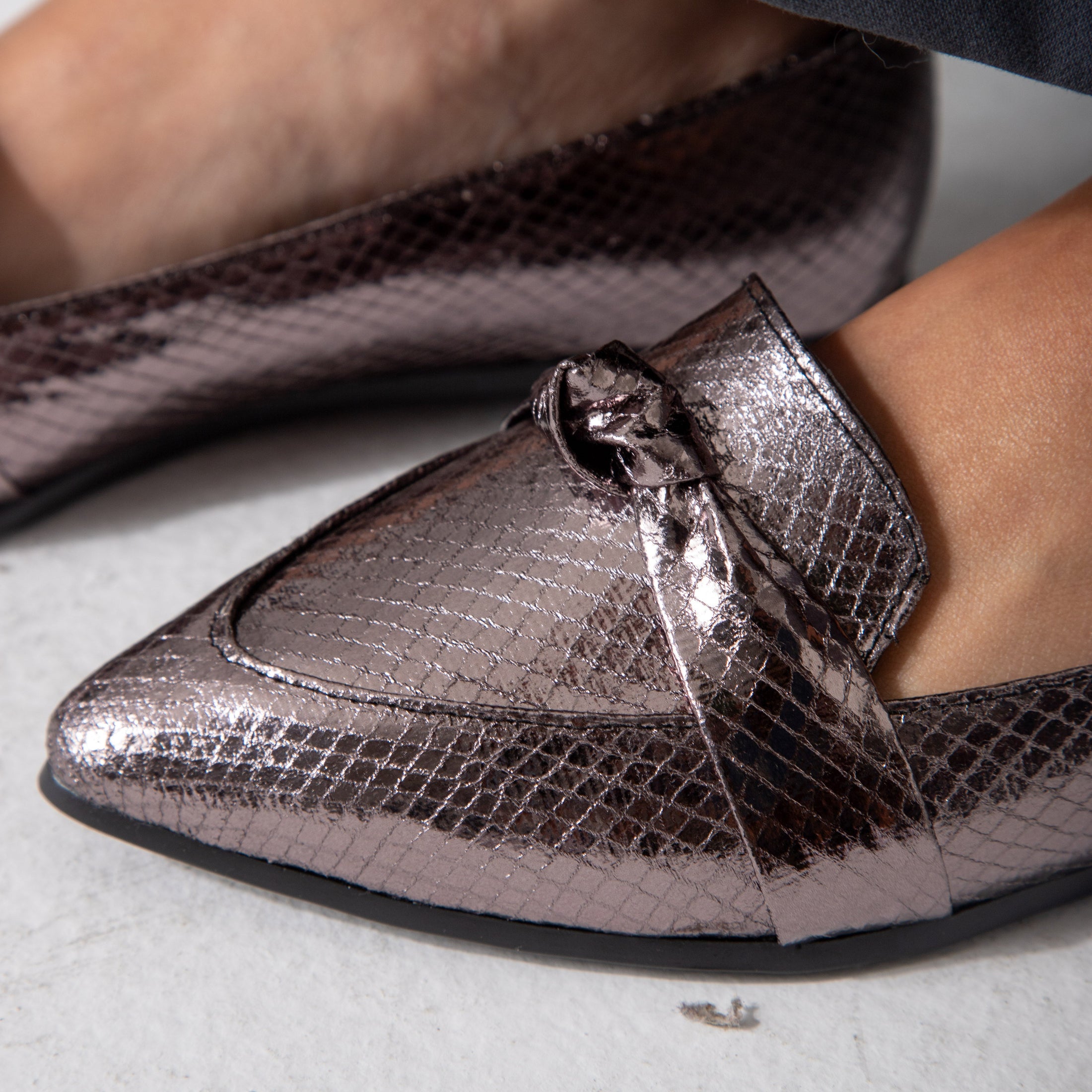 Metallic Snake Flats-oxidi