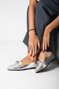 Load image into Gallery viewer, Metallic Snake Flats-silver
