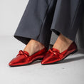 Load image into Gallery viewer, Metallic Snake Flats-red
