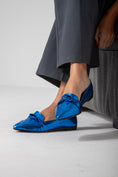 Load image into Gallery viewer, Metallic Snake Flats-blue
