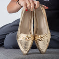Load image into Gallery viewer, Metallic Snake Flats-gold
