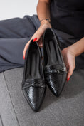 Load image into Gallery viewer, Metallic Snake Flats-black
