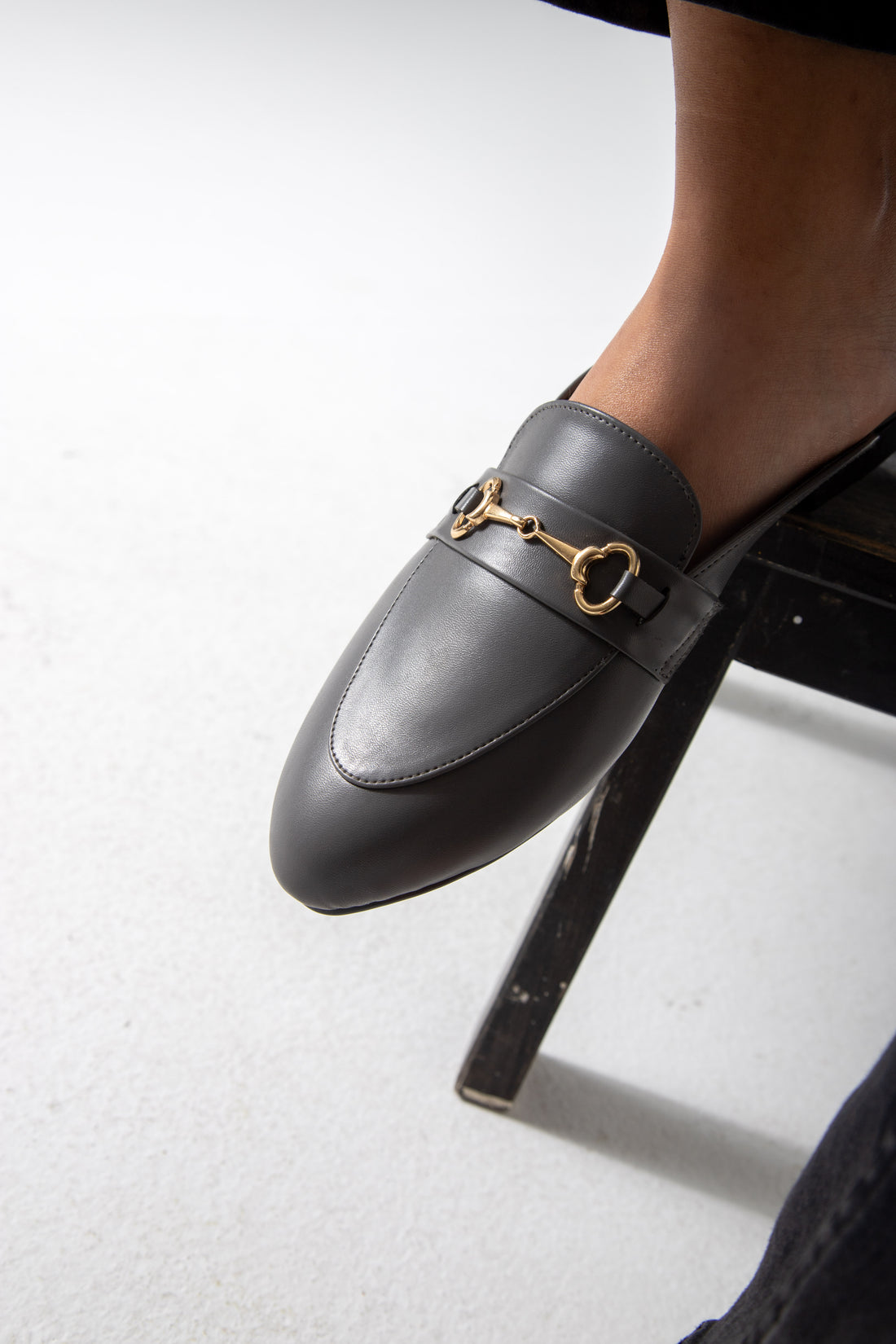 The Avenue Mule-gray