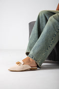 Load image into Gallery viewer, The City Point Mule-beige
