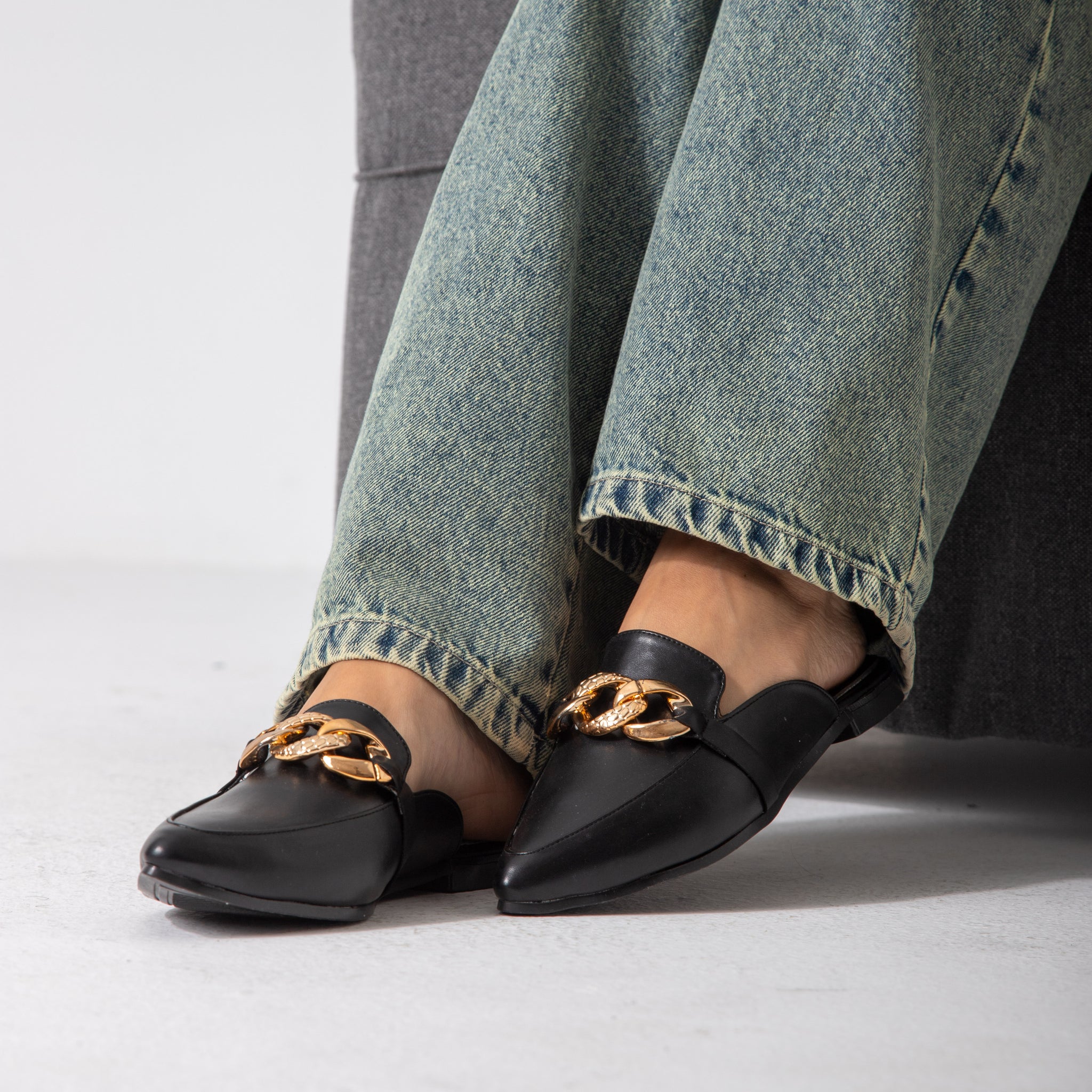 The City Point Mule-black