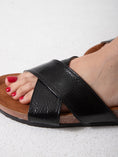 Load image into Gallery viewer, Metallic Stripe Pulse - black
