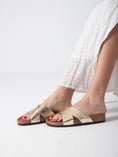 Load image into Gallery viewer, Metallic Stripe Pulse - gold
