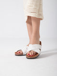 Load image into Gallery viewer, Elegant Criss Slide - white
