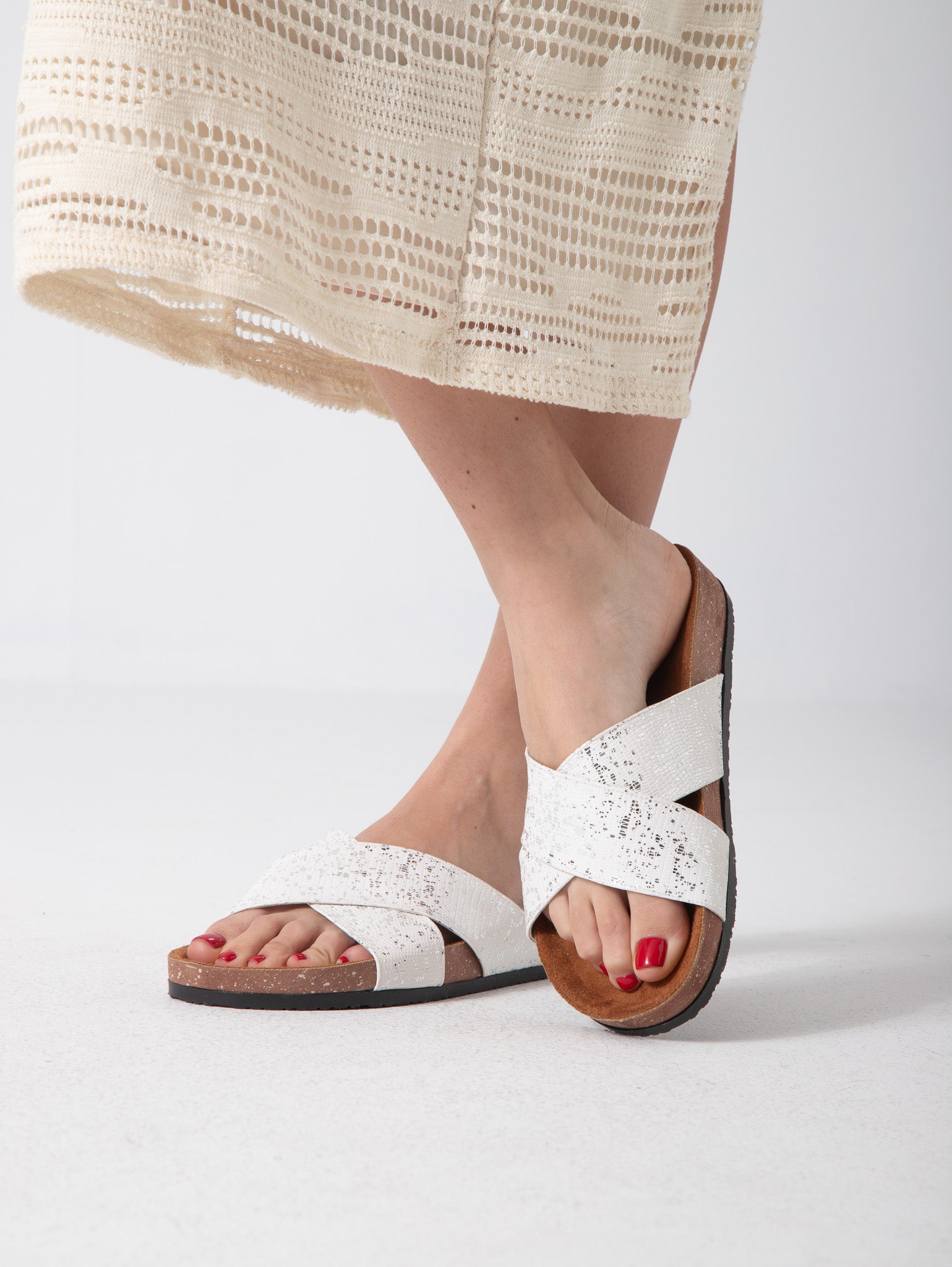 Elegant Criss Slide - white