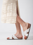 Load image into Gallery viewer, Elegant Criss Slide - white
