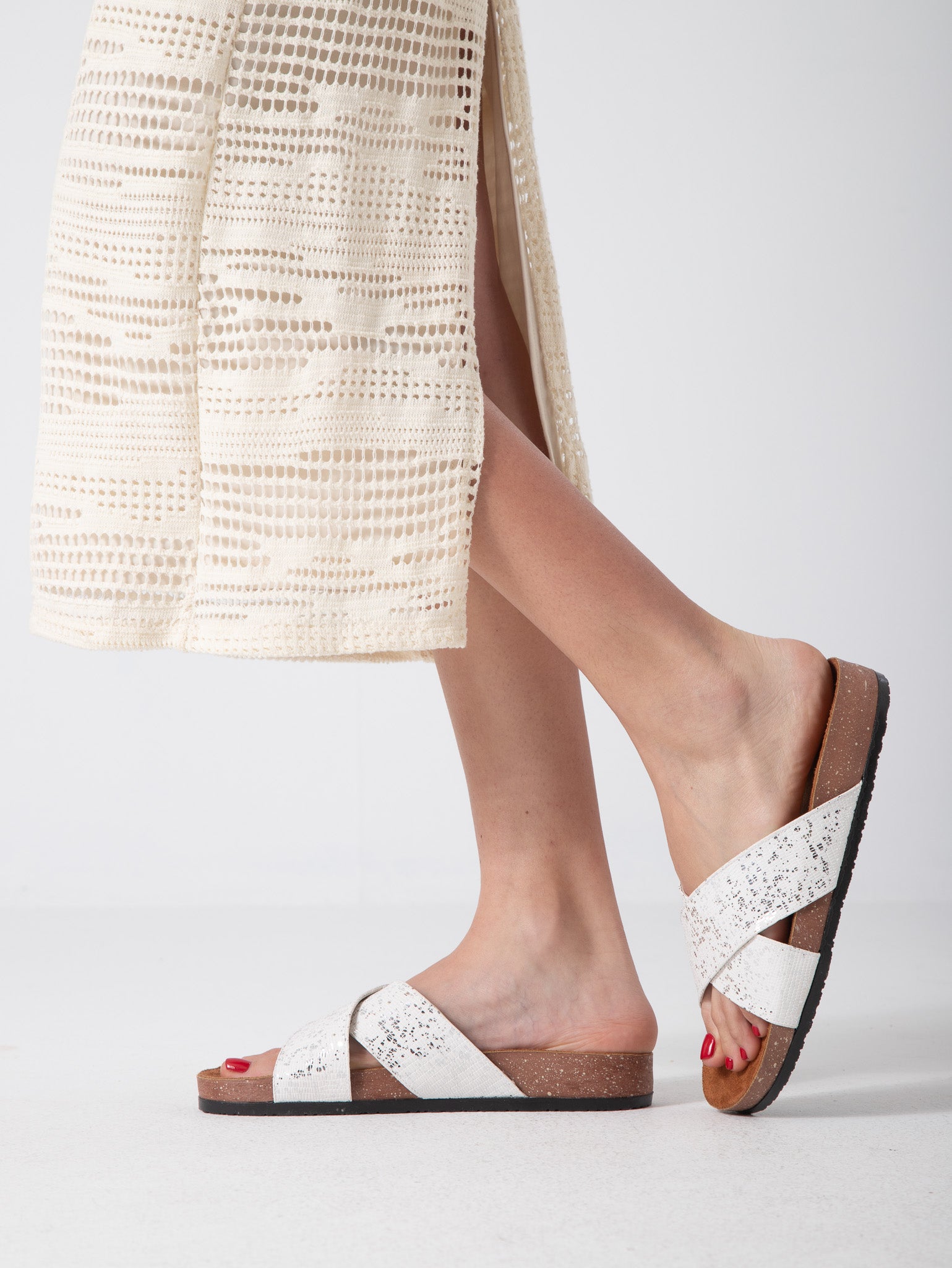 Elegant Criss Slide - white