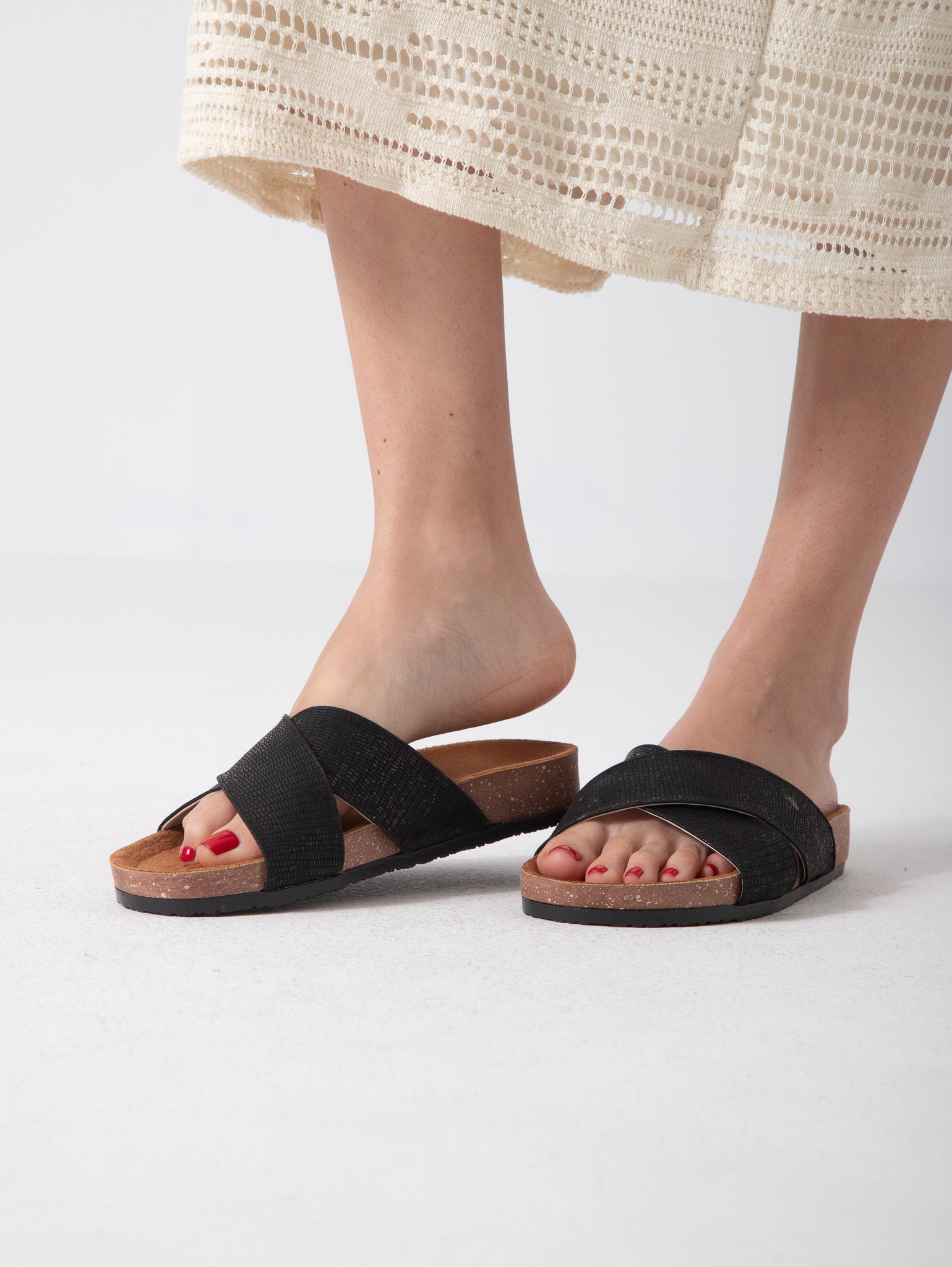 Elegant Criss Slide - black