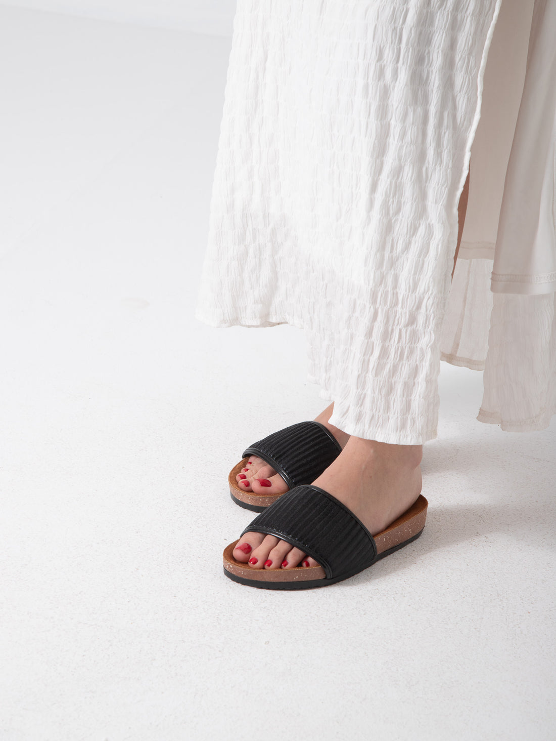 Linear Luxe Slide - black