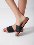 Load image into Gallery viewer, Spark Soft Slide - black
