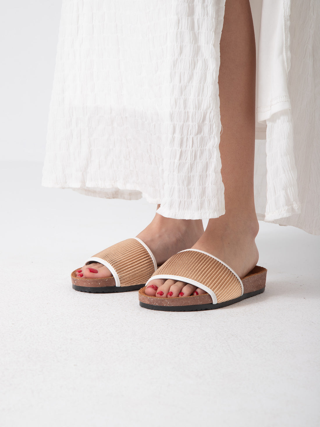 Linear Luxe Slide - beige