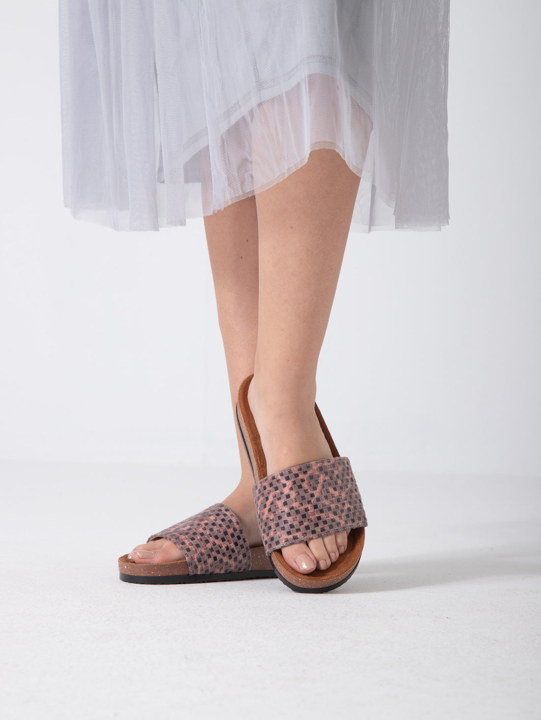 Retro Grid Slides - pink