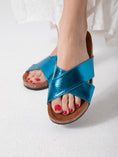 Load image into Gallery viewer, Metallic Stripe Pulse - blue
