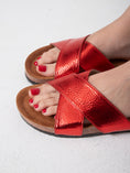 Load image into Gallery viewer, Metallic Stripe Pulse - red
