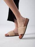 Load image into Gallery viewer, Modern Grip Walk - beige
