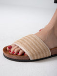 Load image into Gallery viewer, Modern Grip Walk - beige
