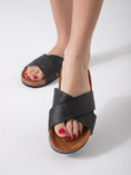 Load image into Gallery viewer, Soft Cross Comfort - black
