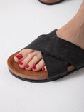 Load image into Gallery viewer, Soft Cross Comfort - black
