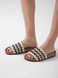 Load image into Gallery viewer, Tropic Zigzag Slide - black
