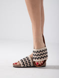 Load image into Gallery viewer, Tropic Zigzag Slide - black

