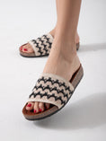 Load image into Gallery viewer, Tropic Zigzag Slide - black

