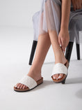 Load image into Gallery viewer, Urban Gloss Slide - white
