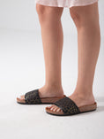 Load image into Gallery viewer, Urban Mosaic Slide - black
