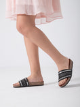 Load image into Gallery viewer, Shimmer Craft Step - black
