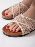 Load image into Gallery viewer, Soft Cross Step - beige
