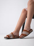 Load image into Gallery viewer, Glam Rebel Step - brown
