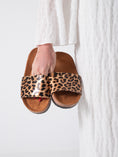 Load image into Gallery viewer, Urban Jungle Chic - brown
