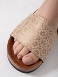 Load image into Gallery viewer, Sunprint Comfort Walk - beige
