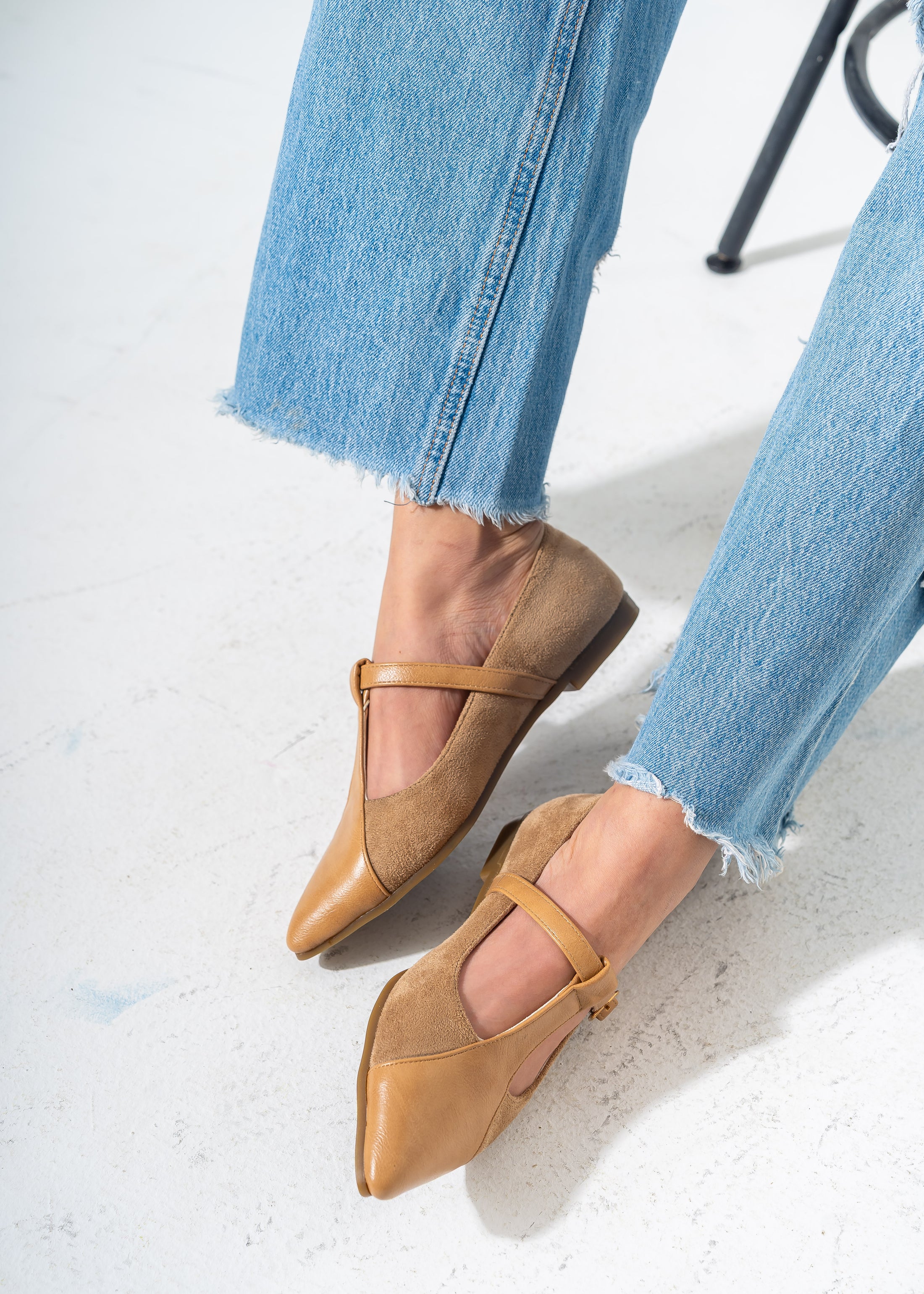 Pointed Toe T-Strap Flats-CAFFE