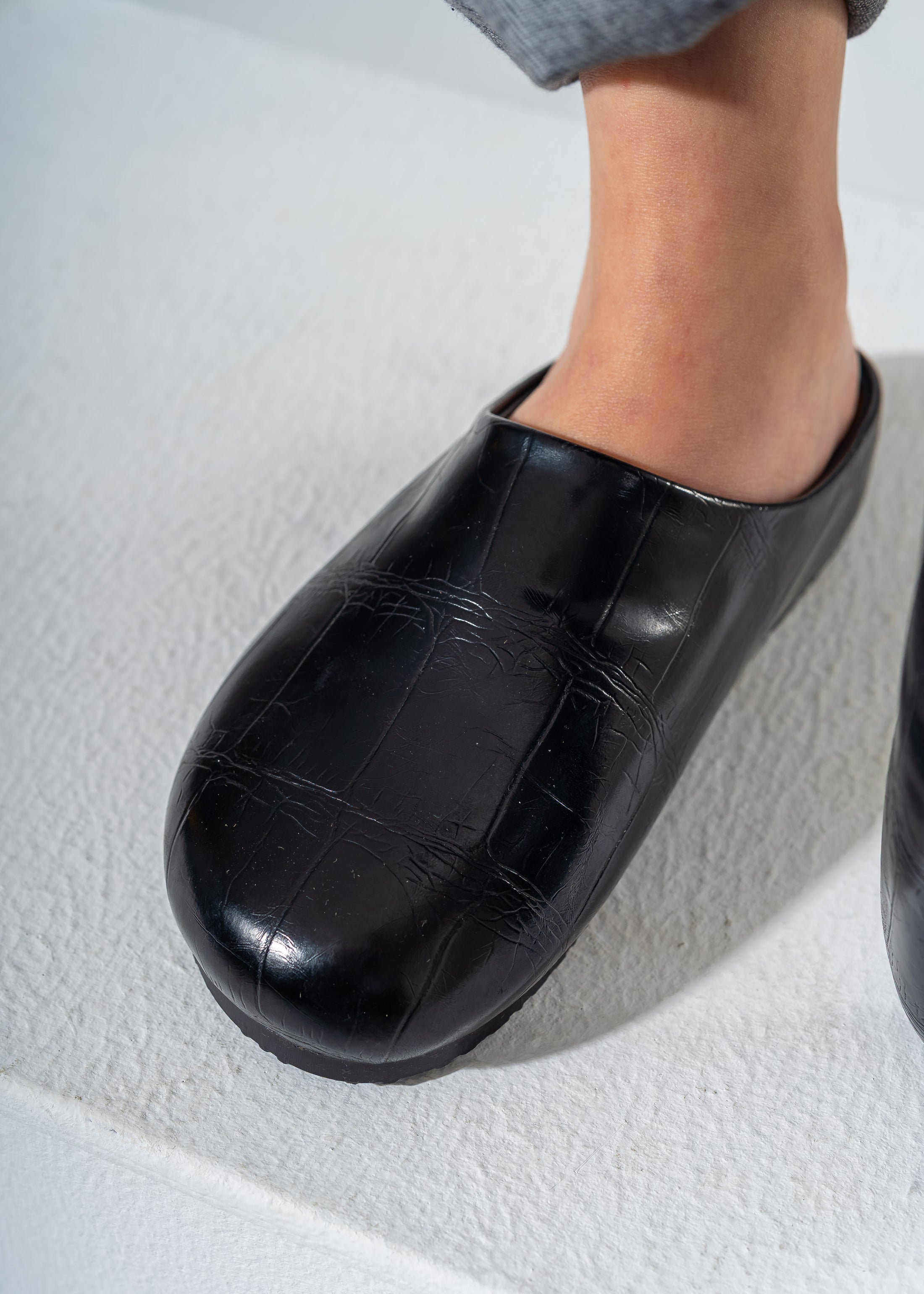 Embossed Croc-Effect Comfort Clogs-BLACK