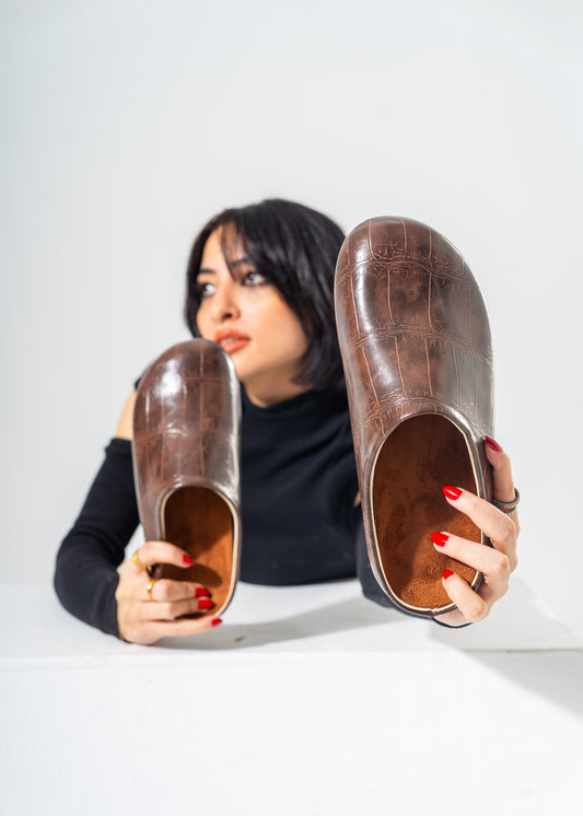 Embossed Croc-Effect Comfort Clogs-BROWN