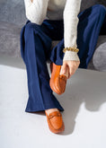 Load image into Gallery viewer, Elevated Comfort Flats -camel
