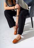 Load image into Gallery viewer, Metal Chain Flats -camel
