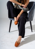 Load image into Gallery viewer, Metal Chain Flats -camel
