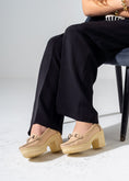 Load image into Gallery viewer, Platform Horsebit Heels -beige
