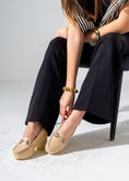 Load image into Gallery viewer, Platform Horsebit Heels -beige

