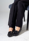 Load image into Gallery viewer, Bow Detail Flats -black

