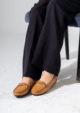 Load image into Gallery viewer, Bow Detail Flats -camel
