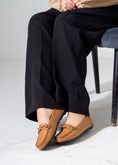 Load image into Gallery viewer, Bow Detail Flats -camel

