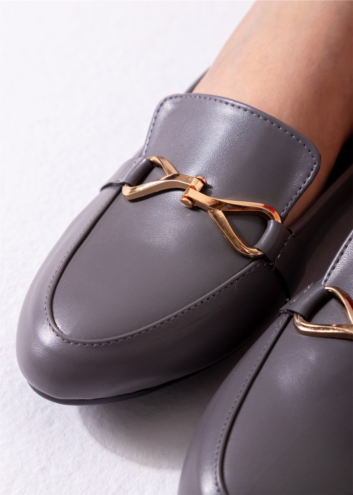 Ornamental Strap Flat-gary