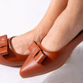 Load image into Gallery viewer, The Ballerina Bow Flat-camel

